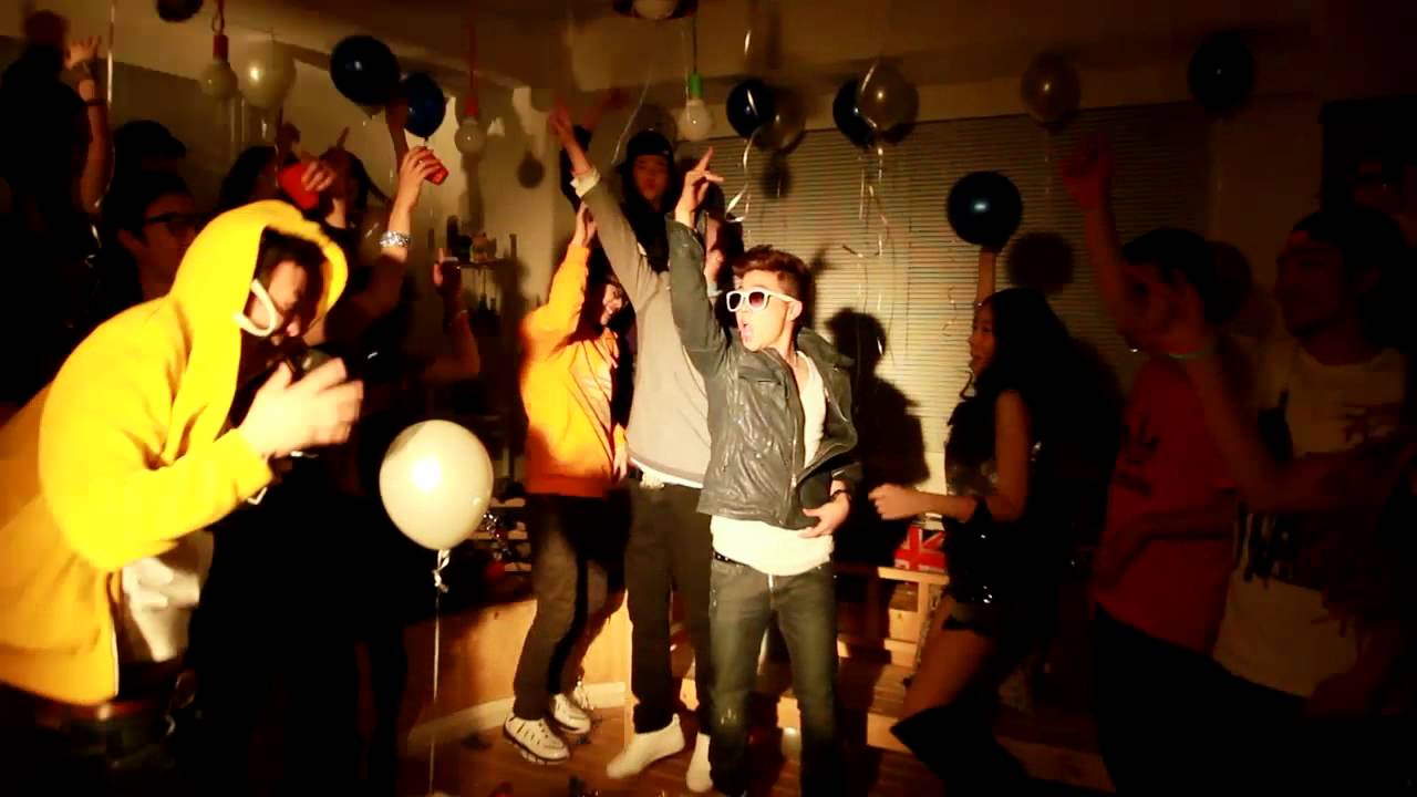 Watch 긱스(Geeks) - 아침에(Hangover) MV on YouTube Watch 긱스(Geeks) - 아침에(Hangover) MV on YouTube