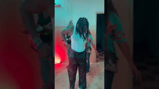 Diamond platnumz dancing to harmonize song Diamond platnumz dancing to harmonize song