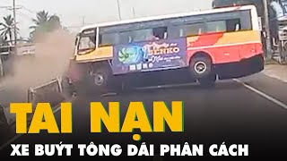 Xe buýt tông dãy phân cách nằm chắn ngang quốc lộ, bị xe buýt khác tông vào screenshot 4