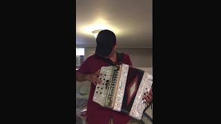Los Chismes de Chalino Sánchez en acordeon de Sol