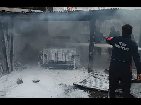 Sivas'ta Korkutan Yangın: 2 Araç Kül Oldu!