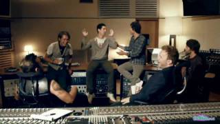 ROBBIE WILLIAMS Rejoins TAKE THAT- Studio Footage and  all 5 Singing Live July 2010 HD