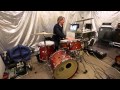 Mario Goossens van Triggerfinger over zijn drumkit (Musicmaker)