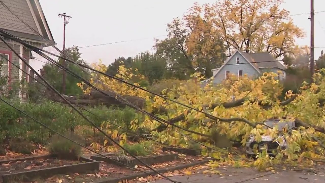 Power knocked out to thousands as storm sweeps through region - YouTube
