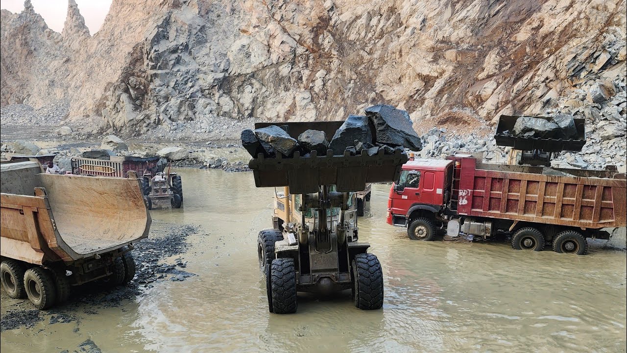 Caterpillar 966D vs 966E: Incredible Rock Loading Performance of Two Monsters