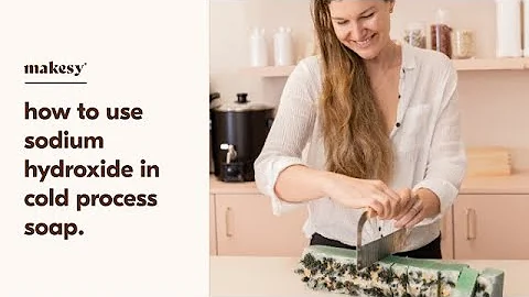 what is sodium hydroxide (lye) 👩‍🔬 and how to use it for cold process soap making