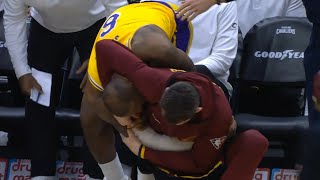 Kevin Love puts LeBron James in a headlock for dunking on him 🤣