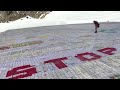 Record de la plus grande carte postale sur un glacier suisse