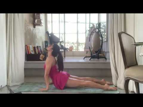 Jacqueline Fernandez Hot Yoga Workout Video | Coronavirus | Bollywood | Mere Angne Mein