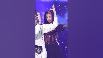 Yeji vs Lisa #Who is your favorite #Blackpink#Itzy#Lisa#Yeji