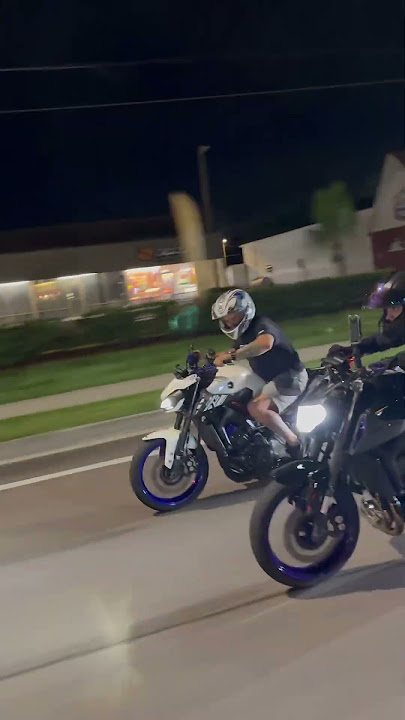 Download lagu Yamaha mt 09 vs Yamaha fz09