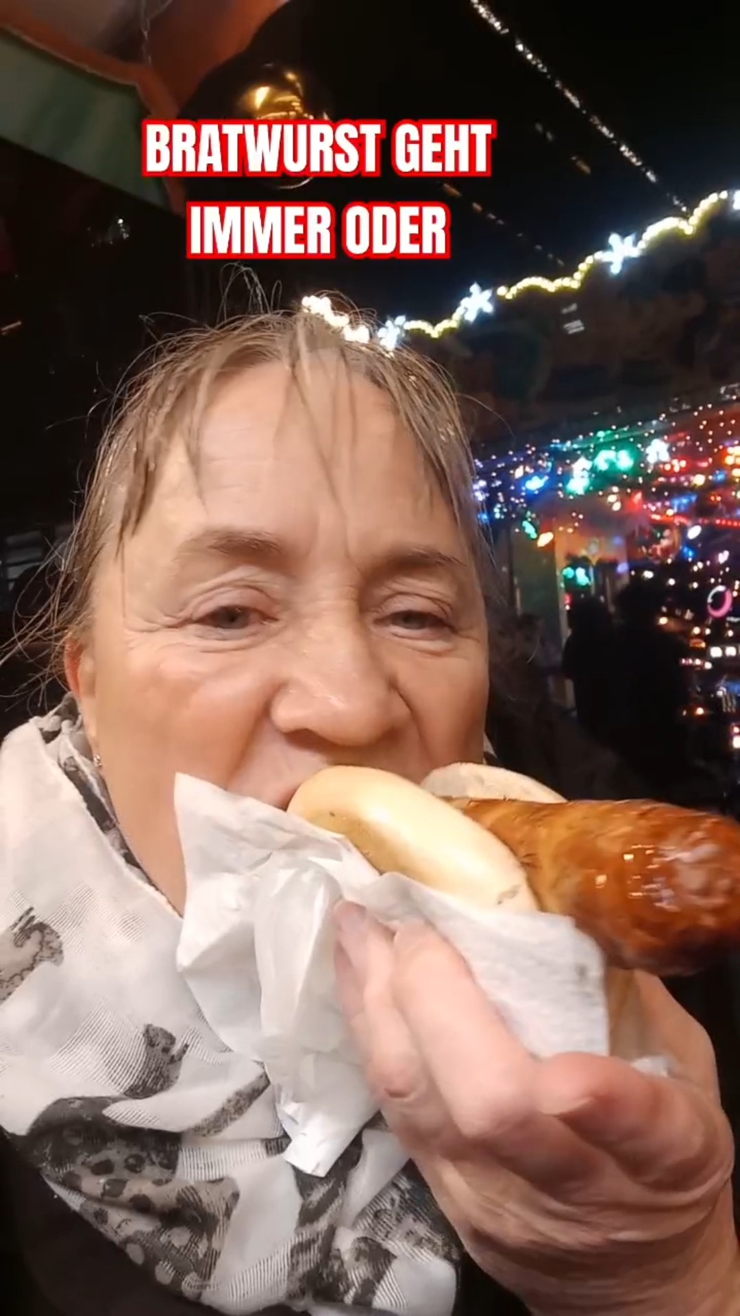 BRATWURST - im BRÖTCHEN - Magdeburger Weihnachstmarkt - leckeres vom ...