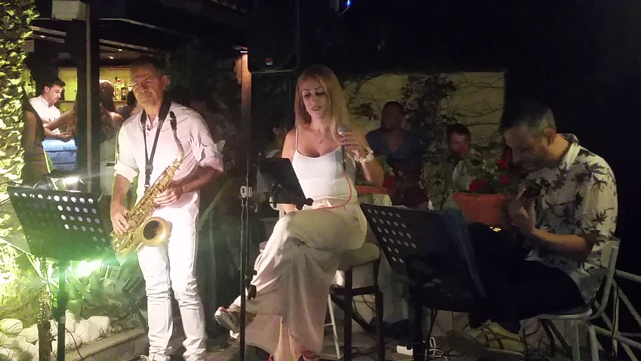 SMOOTH OPERATOR, ΔΕΣΠΟΙΝΑ ΚΑΣΑΠΙΔΟΥ