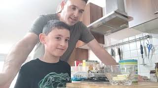 סהר מכין עוגת יומולדת מפתיעה