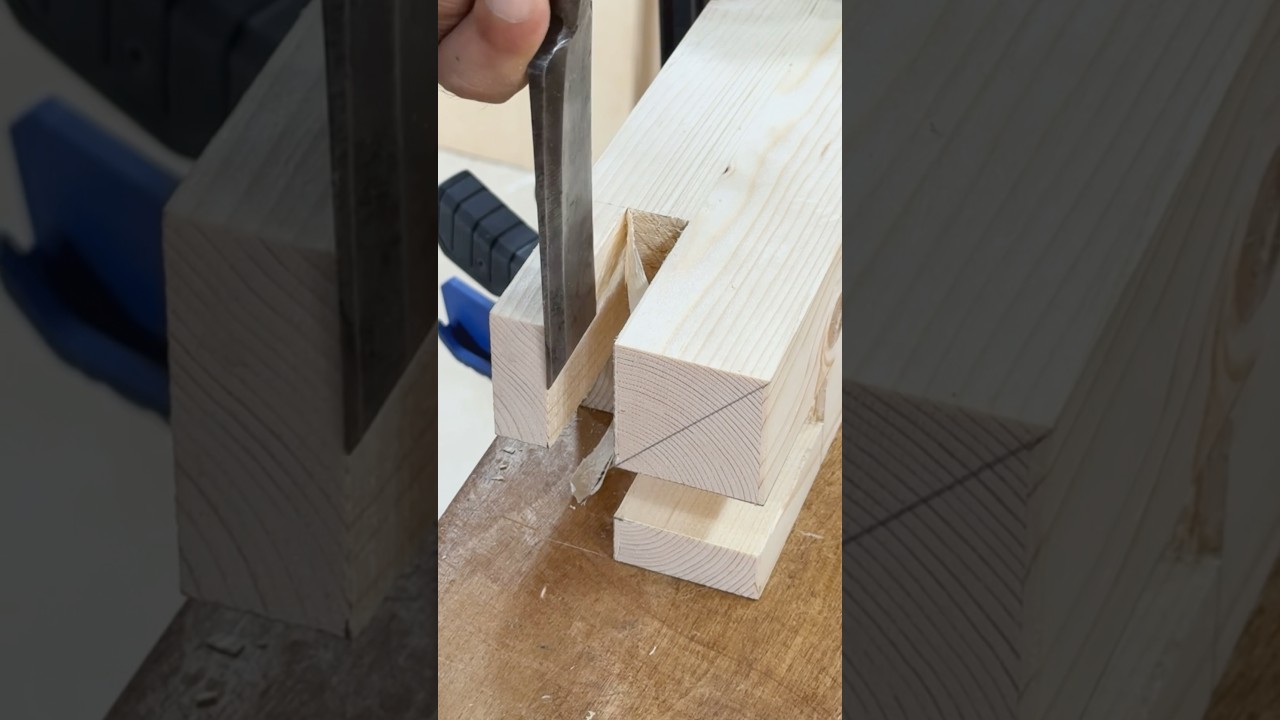 Mitered edge joint on the post 