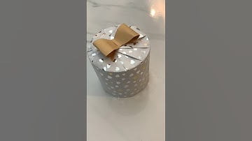 How to Wrap a Candle or any Cylinder 🎁🕯️ #giftwrapping #giftwrappingideas #wrappinghacks #candles