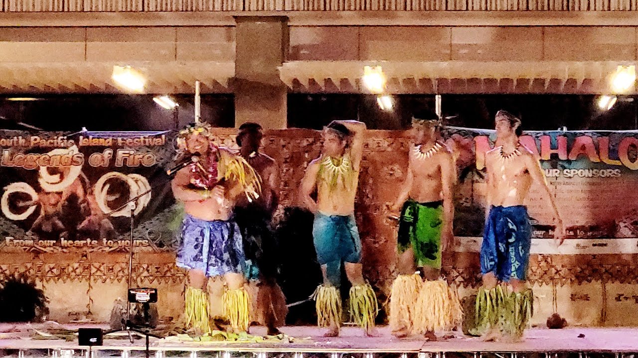 How to husk and milk a coconut the Traditional Samoan way ~ Fa'a &The ...