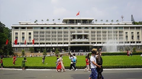 Xếp hàng tham quan Dinh Độc Lập ngày 30/4
