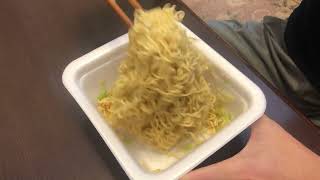 【飯テロ】明星　一平ちゃん　夜店の焼そば　豚旨塩だれ味　を食す