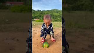 Survival Skills: Mother boils corn for her child to eat #bushcraft #camping #outdoors #survival