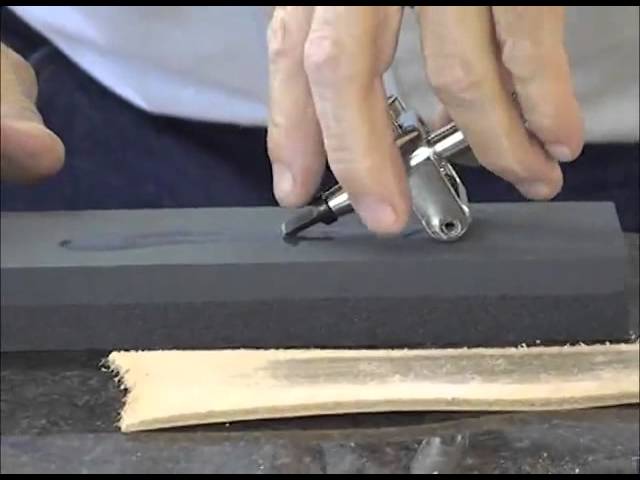 Leathercraft: Leather carving how to use a swivel knife - Leathercraft  Tutorial 