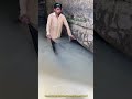網漁：狭い水路での小魚の捕獲