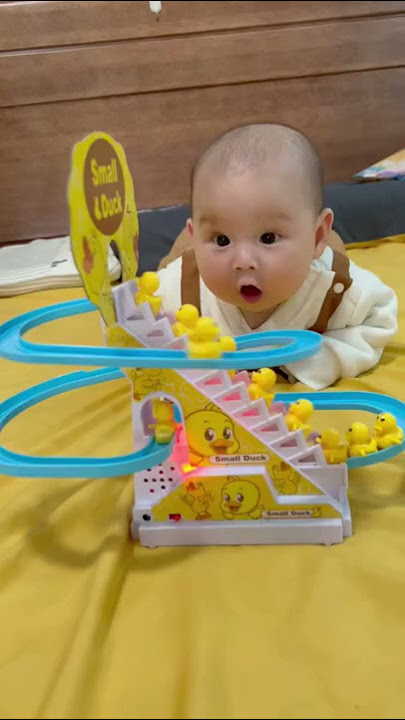 Đồ Chơi Cầu Trượt Vịt Vàng Leo Thang