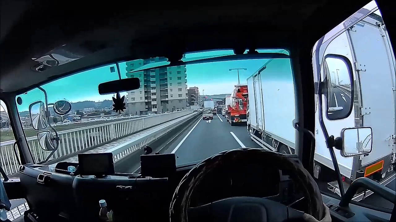 トラックの運転はコツがわかれば難しくない 技術や練習方法がまるわかり ドライバーズジョブ