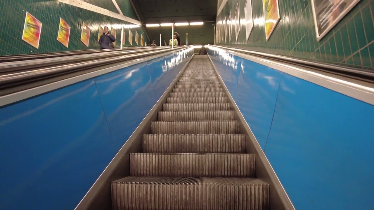 Thyssenkrupp long escalator at Marienplatz U- Bahn Station in München [4K HDR]