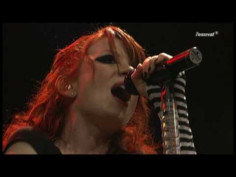 Garbage - Bad Boyfriend (live) 2005