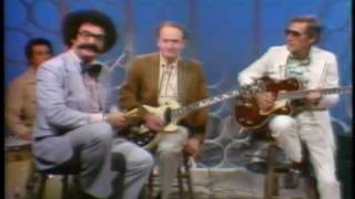 Video-Miniaturansicht von „Les Paul & Chet Atkins 1978-07-05 NYC NBC Today Show Pt1“