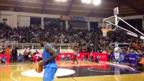 Lasme and Gist in the dunk contest of the Greek All Star Game