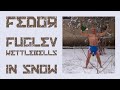 Фёдор Фуглев поднимает две гири по 24 кг, стоя босыми ногами в снегу (Крым, 2021)