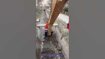 Excavator Ditch Cleaning: Removing Dead Branches & Leaves From Water Channel