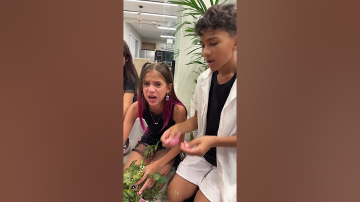 Jessica ficou triste porque a Manú destruiu um buquê de flores que ela ganhou do BFF #shots ￼