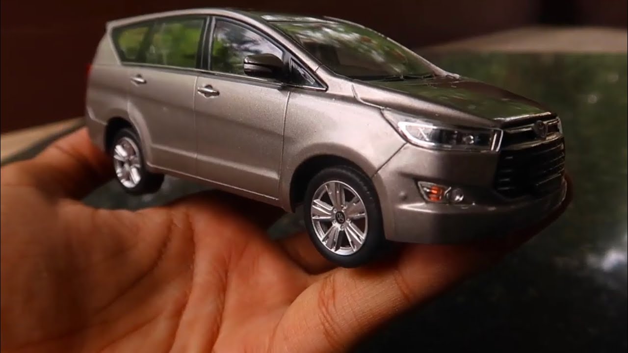 toyota innova diecast