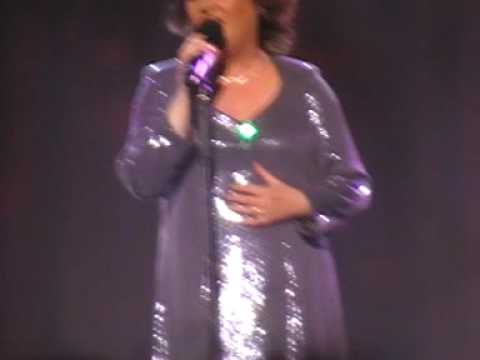 Susan Boyle Sings I dreamed a Dream in the O2 in D...