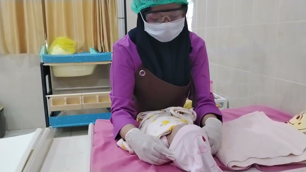 Prosedur Penanganan BBLR (Memandikan Dengan Metode Lap)