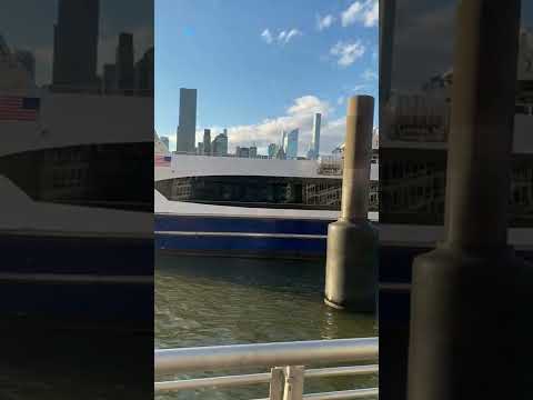 Vídeo: Ferri East River de la ciutat de Nova York: rutes, bitllets i com viatjar