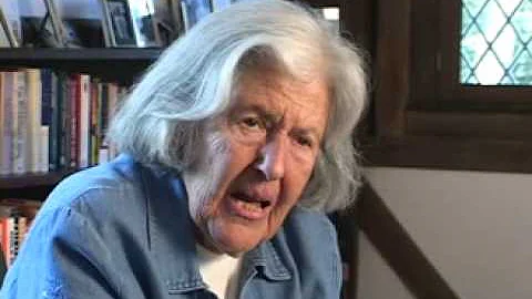 Aunt Edith Greenberg tells about her life (2002)