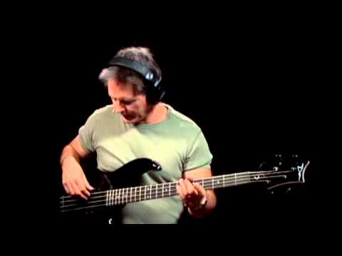 how-to-play-blues-bass---#2-how-to-hold-&-tune-a-bass---bass-guitar-lessons-for-beginners