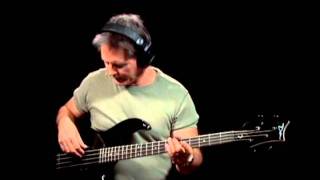 How to Play Blues Bass - #2 How to Hold & Tune a Bass - Bass Guitar Lessons for Beginners chords