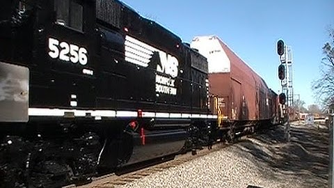 Wow ! What A Pretty Locomotive 1-24-12.mpg