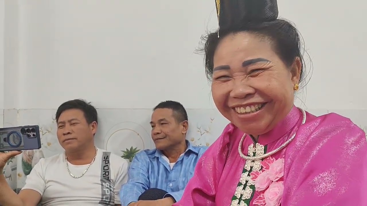 Chị em gặp nhau vui quá🥰