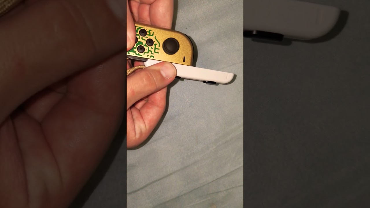 How to detach the Joy-Con From the Joy-Con Strap 