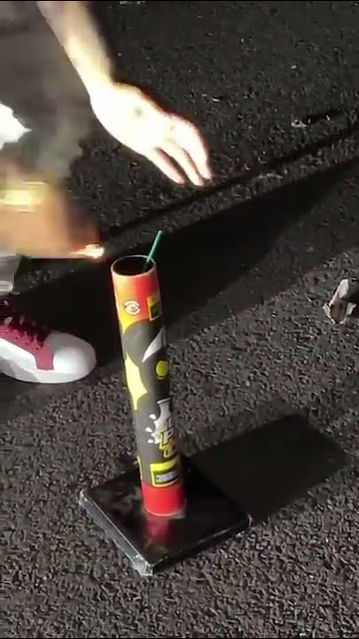 When you scared to light a firework😂 #shorts #4thofjuly #fireworks #youtubeshorts