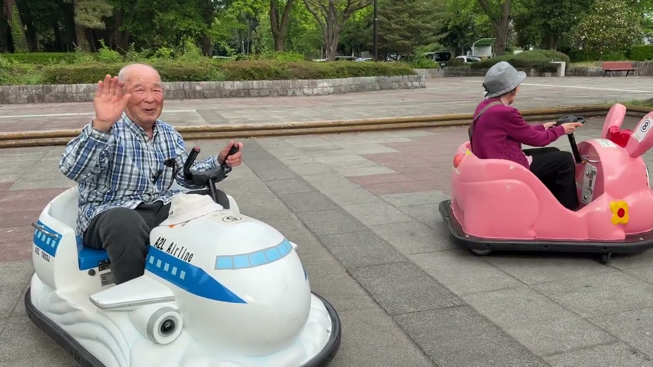 Shigekichi and Natsuko go wild! Their first attempt at a battery