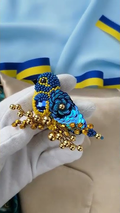 Жовто-блакитна брошка пташка з синім серцем. Ukrainian brooch pin 💙💙💙💛💛 ...