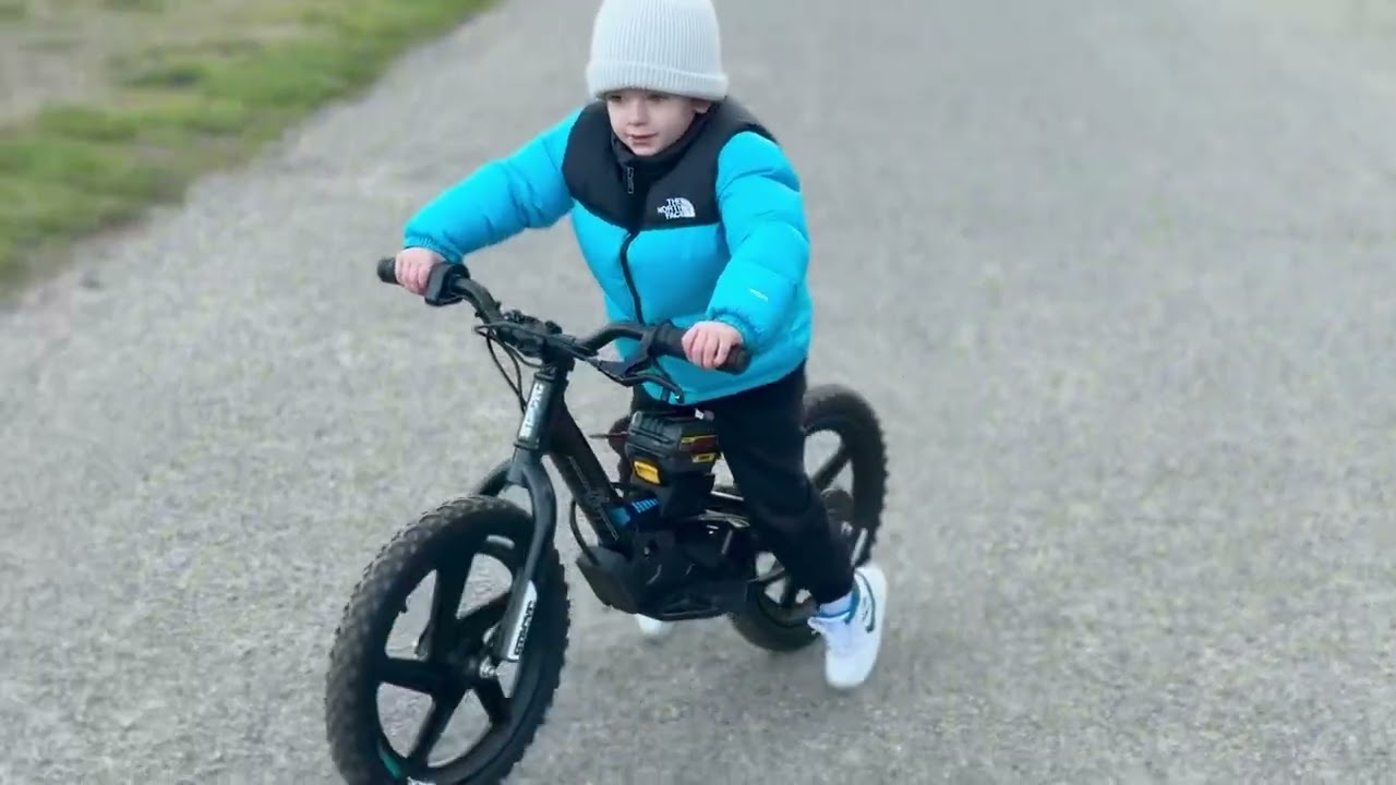 Check our this cool bike trail! Kids ride on bikes 🚲 bmx trail practice jumps 