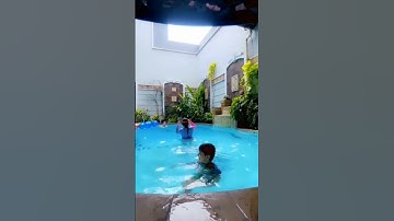 Sadaf hamid enjoy with kids saving pool